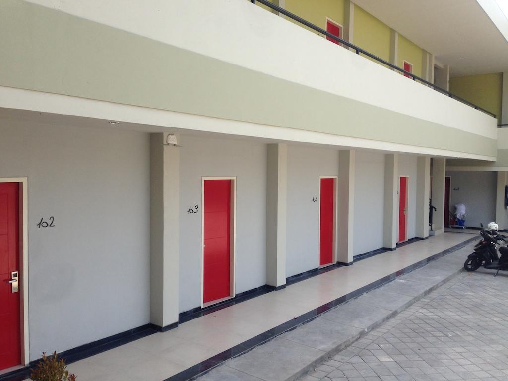 سورابايا Rumah Cassa Guest House المظهر الخارجي الصورة