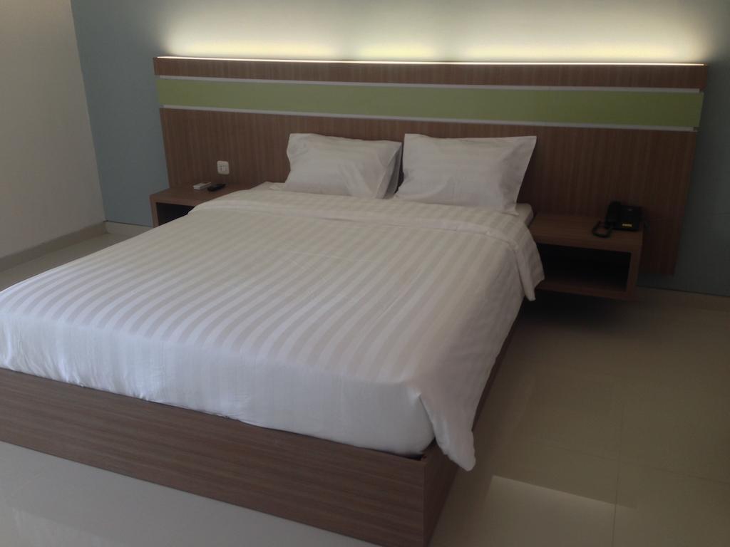 سورابايا Rumah Cassa Guest House الغرفة الصورة