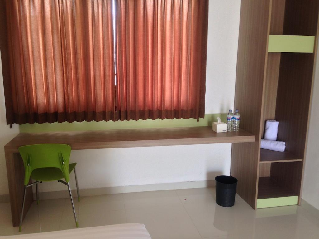 سورابايا Rumah Cassa Guest House الغرفة الصورة