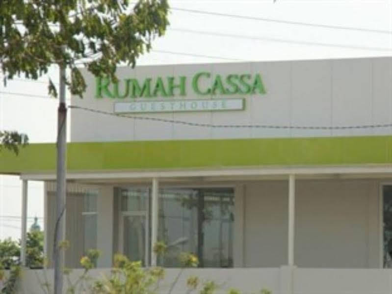 سورابايا Rumah Cassa Guest House المظهر الخارجي الصورة